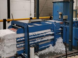 Ballenpresse / baling press ( waste paper )